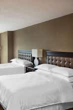 Hotel Sheraton Greensboro at Four Seasons photo 2