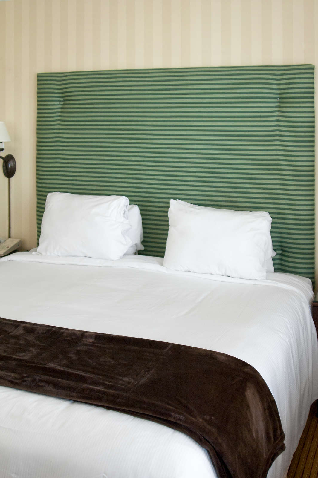 Hotel Executive Hotel Vintage Court photo 2