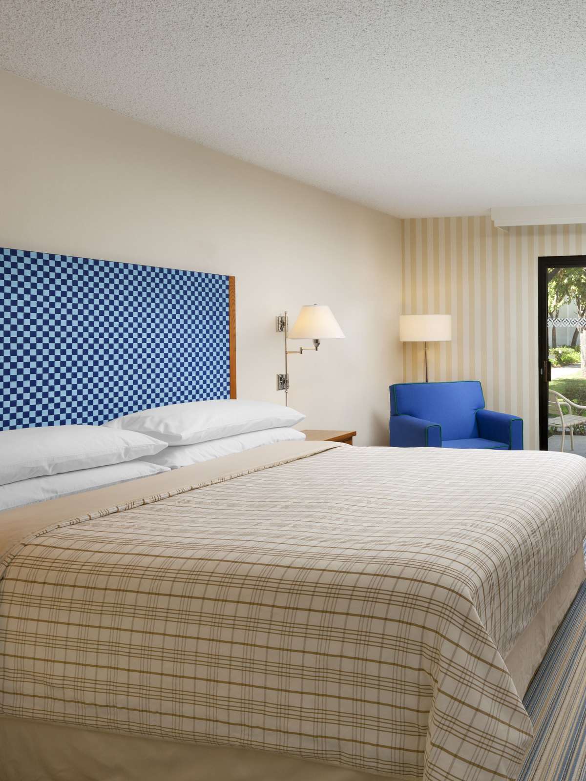 Hotel Four Points by Sheraton Bakersfield photo 2