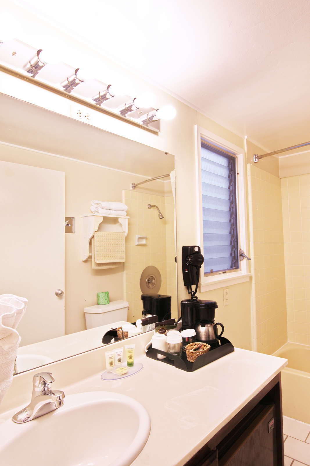 Hotel Carmel Village Inn photo 4