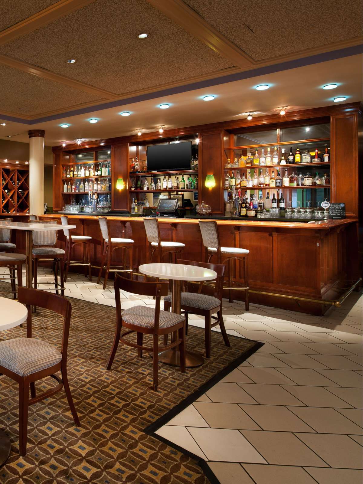 Hotel Four Points by Sheraton Bakersfield photo 1