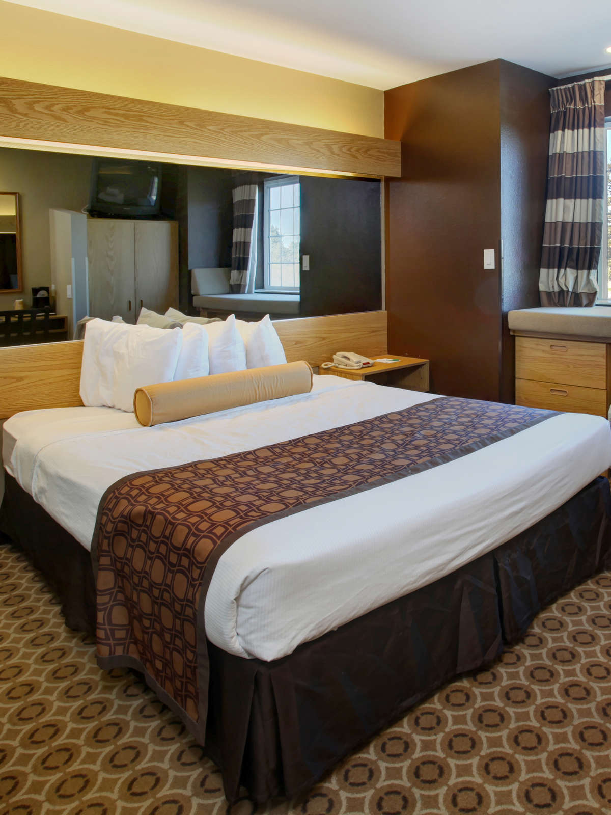 Hotel GuestHouse Inn & Suites photo 1