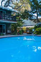 Hotel Red Cottage Inn & Suites photo 1
