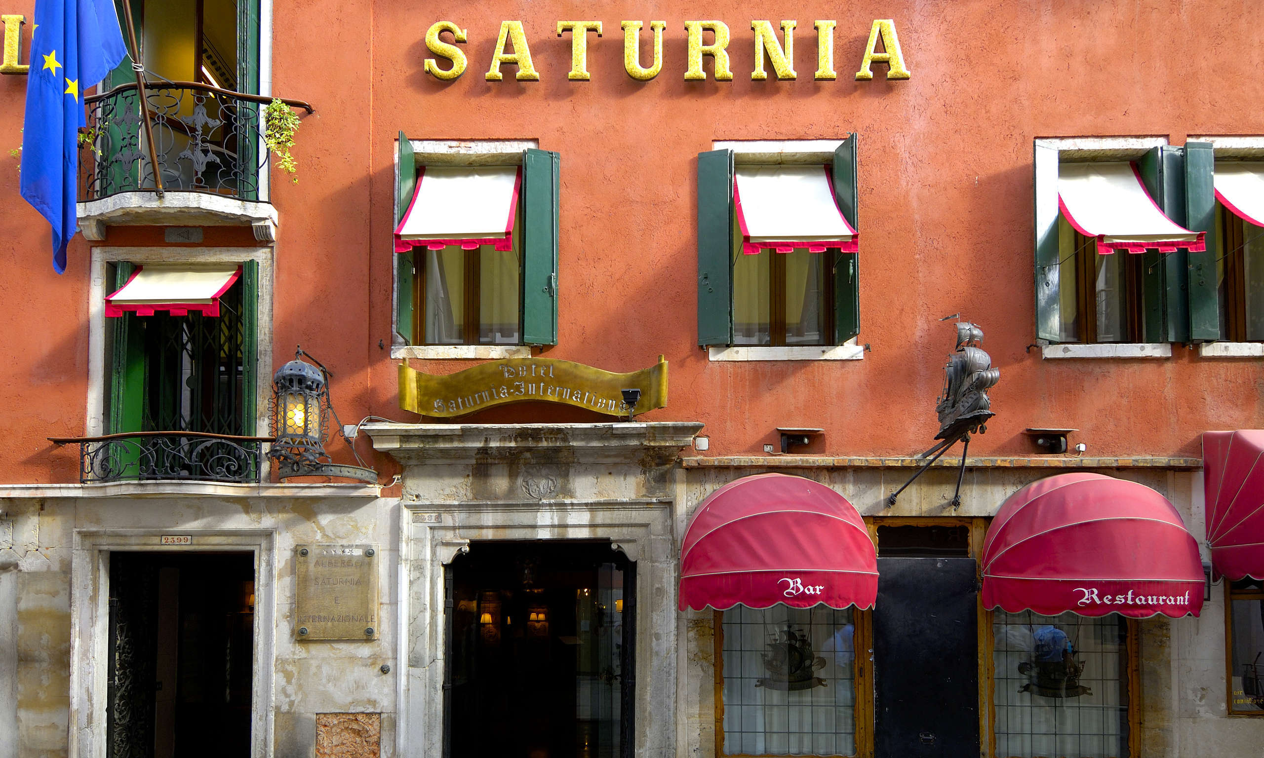 Hotel Saturnia & International