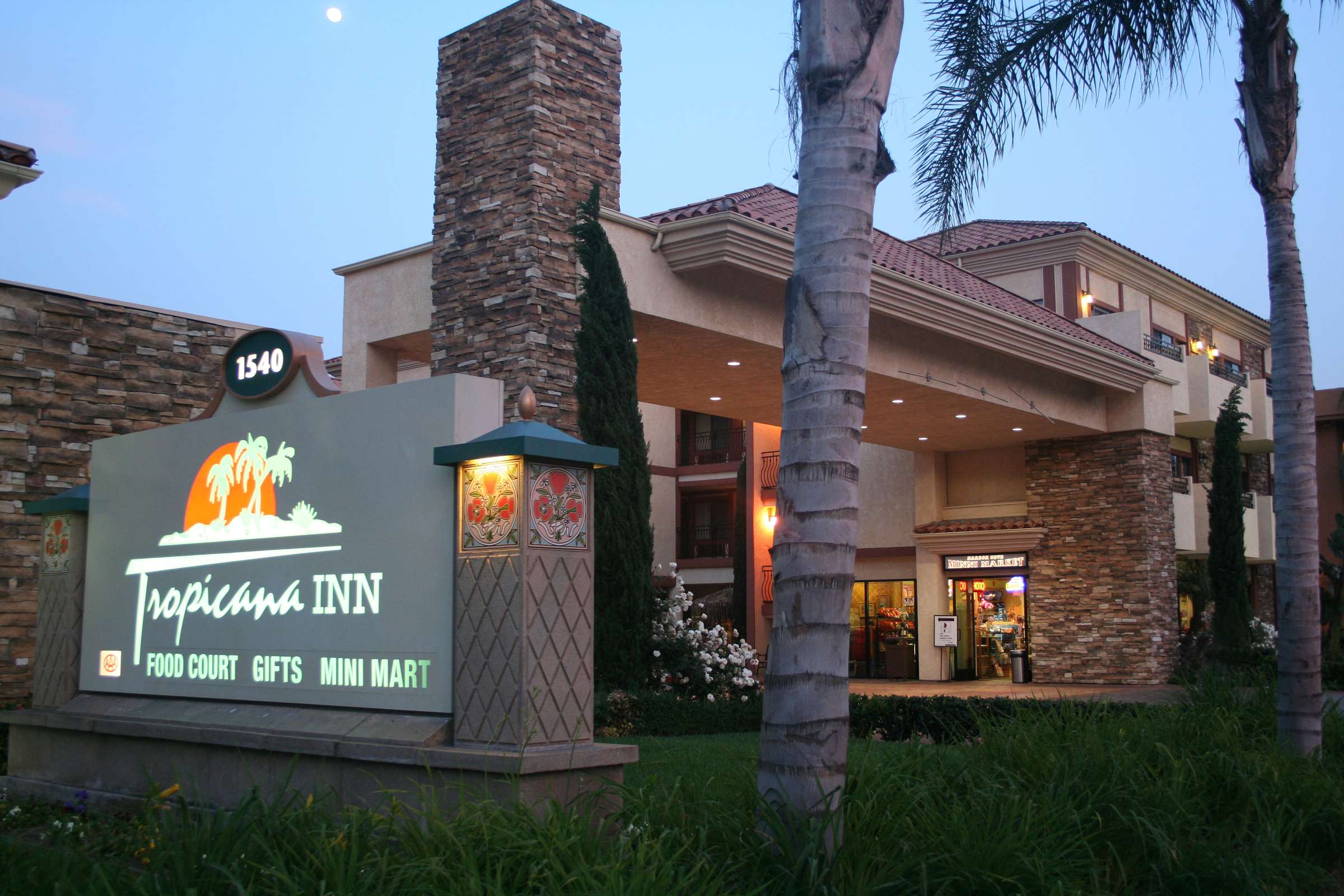 Tropicana Inn & Suites