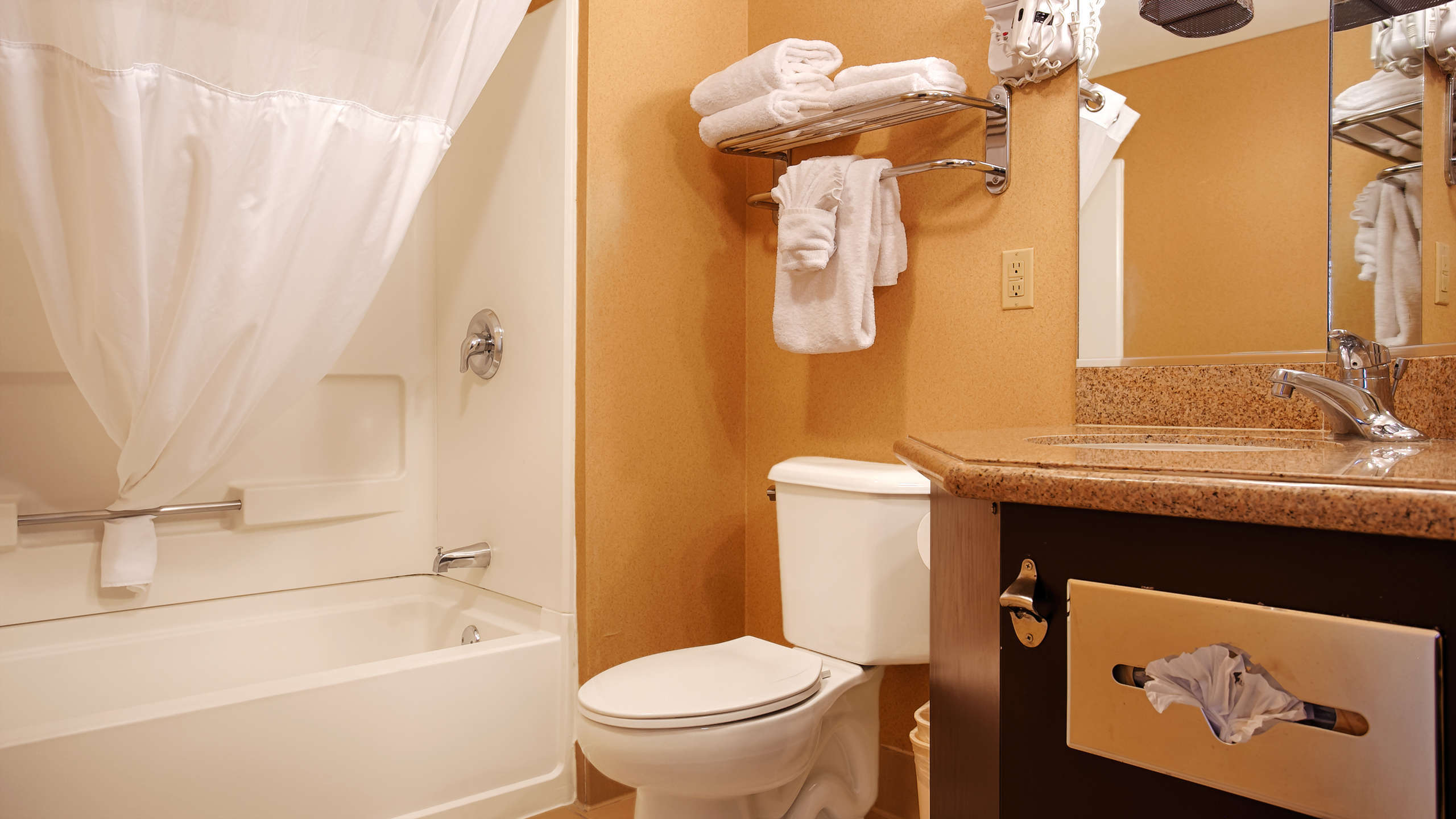 Hotel Best Western Plus Newport Beach Inn photo 4