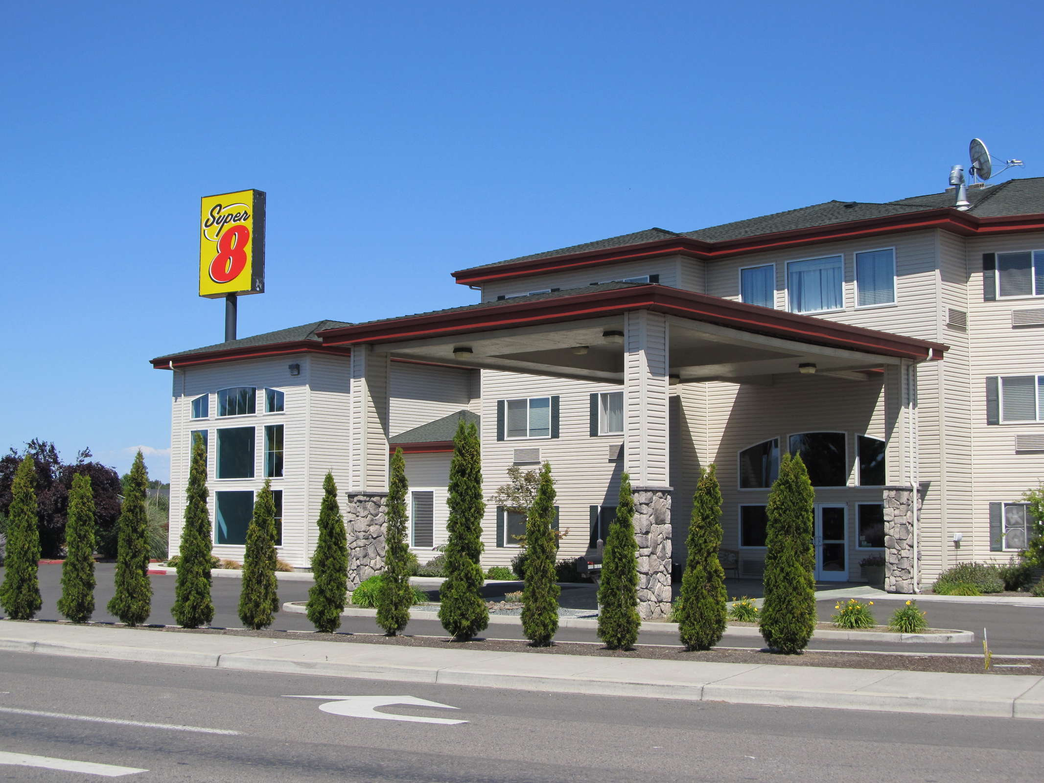 Hotel Super 8 Inn & Suites Central Point/Medford photo 1