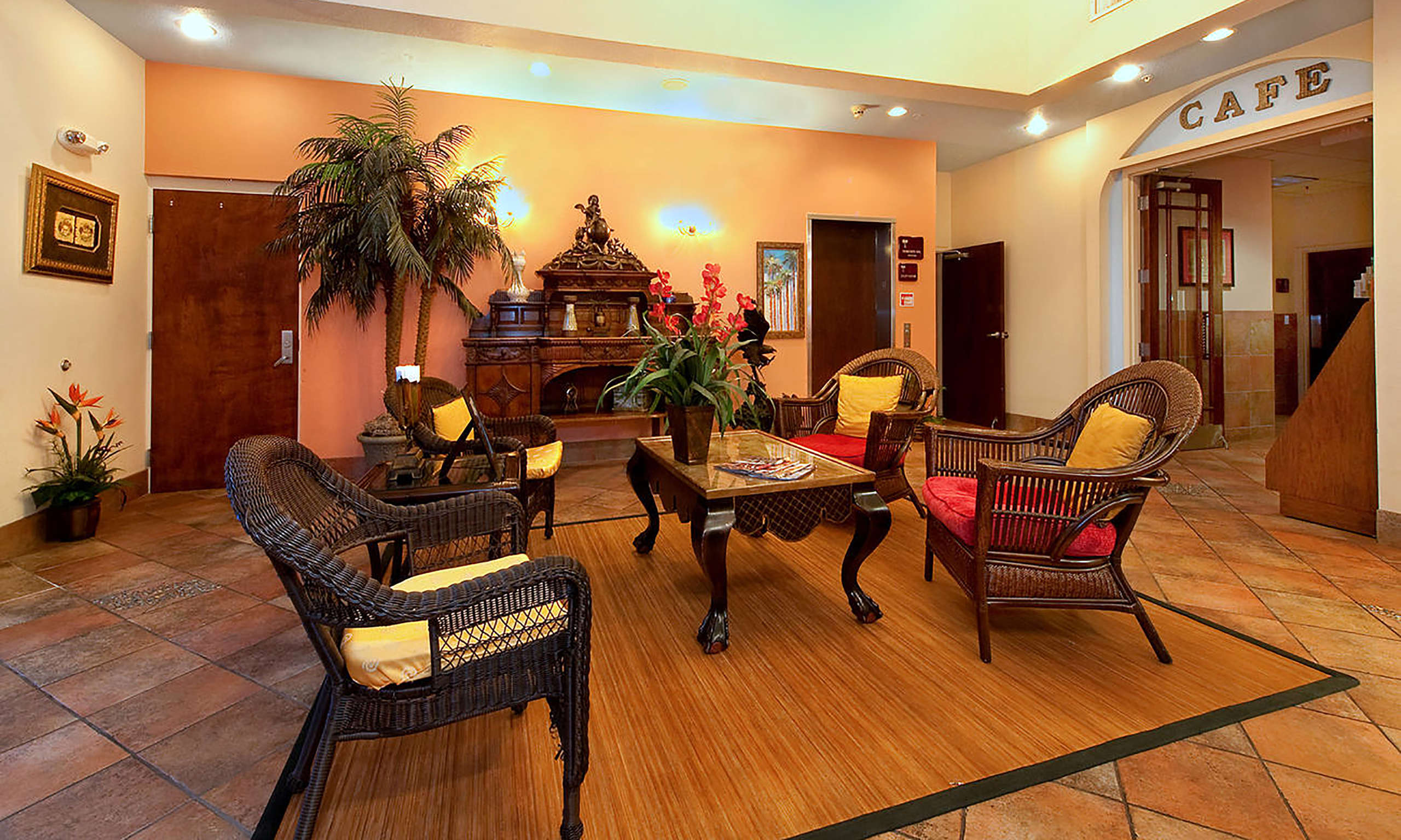 Tahitian Inn Hotel Cafe & Spa