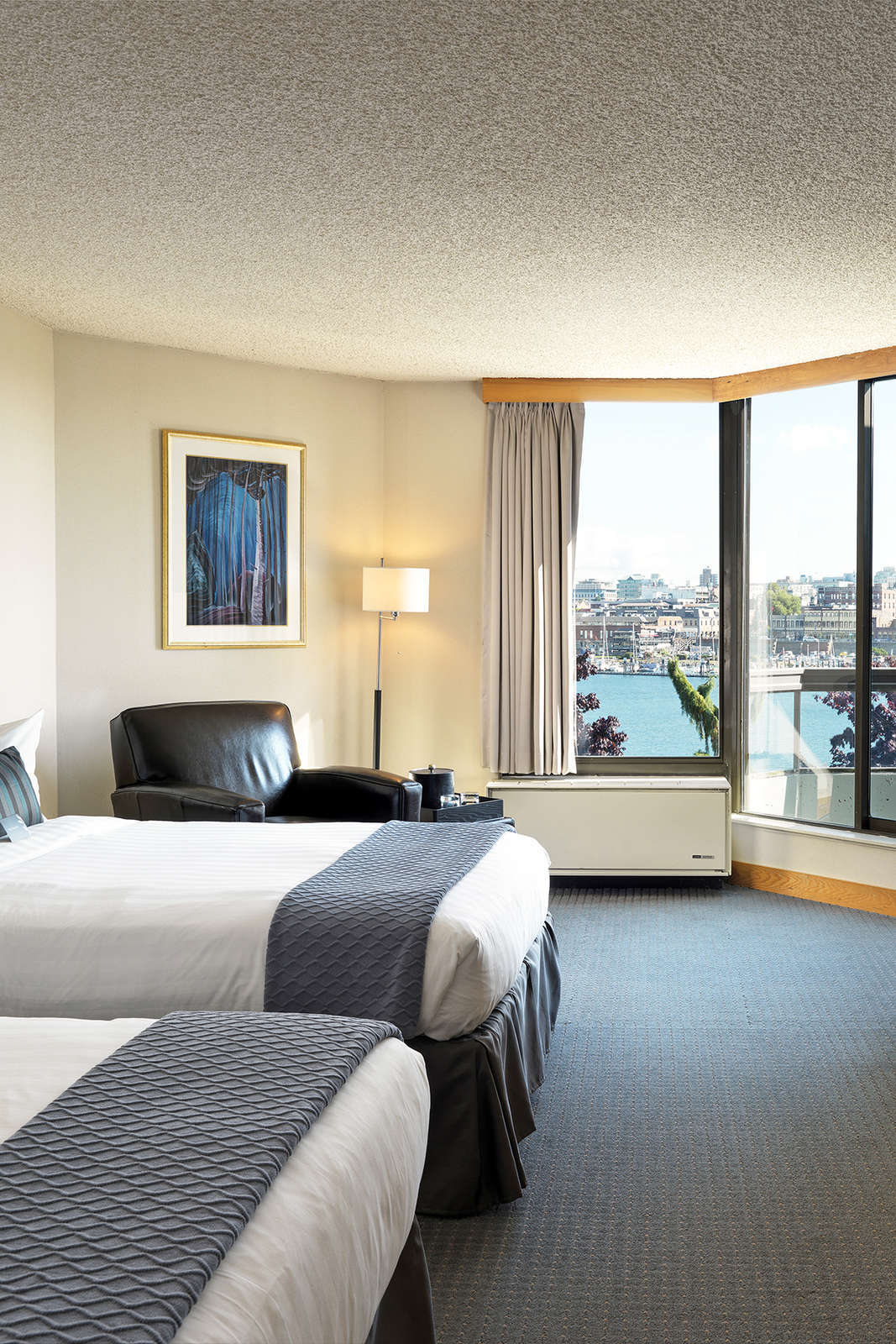 Hotel Inn at Laurel Point photo 4