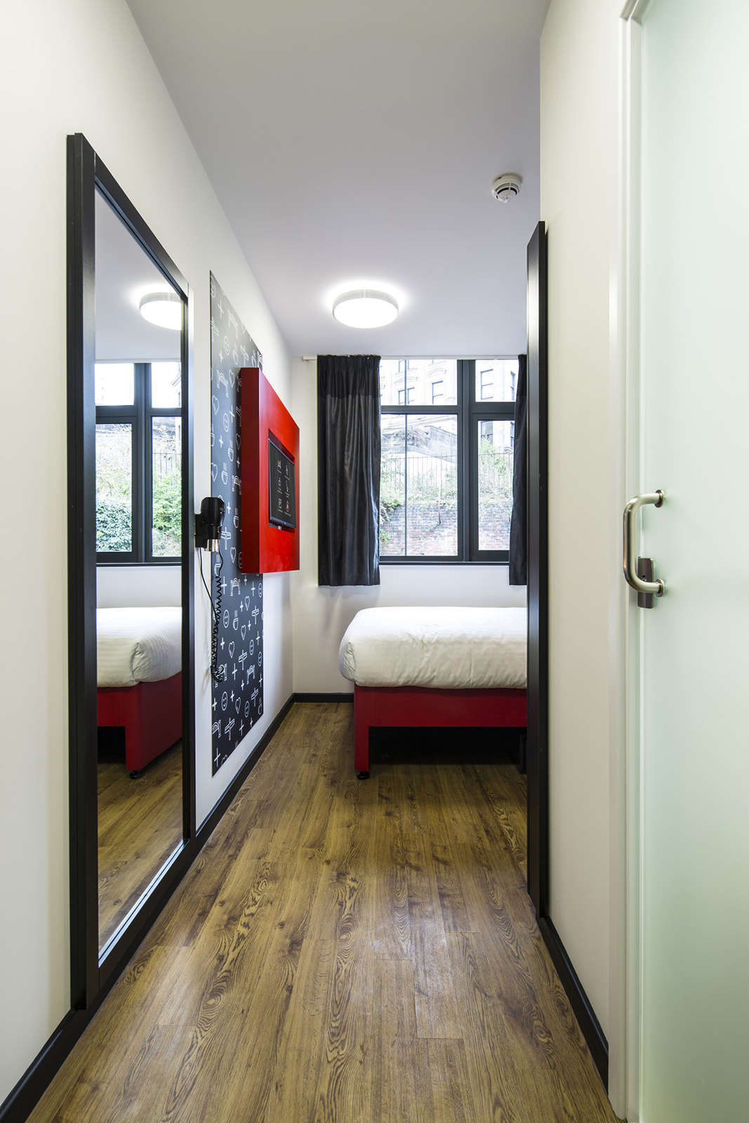 Hotel Tune Hotel Newcastle photo 4