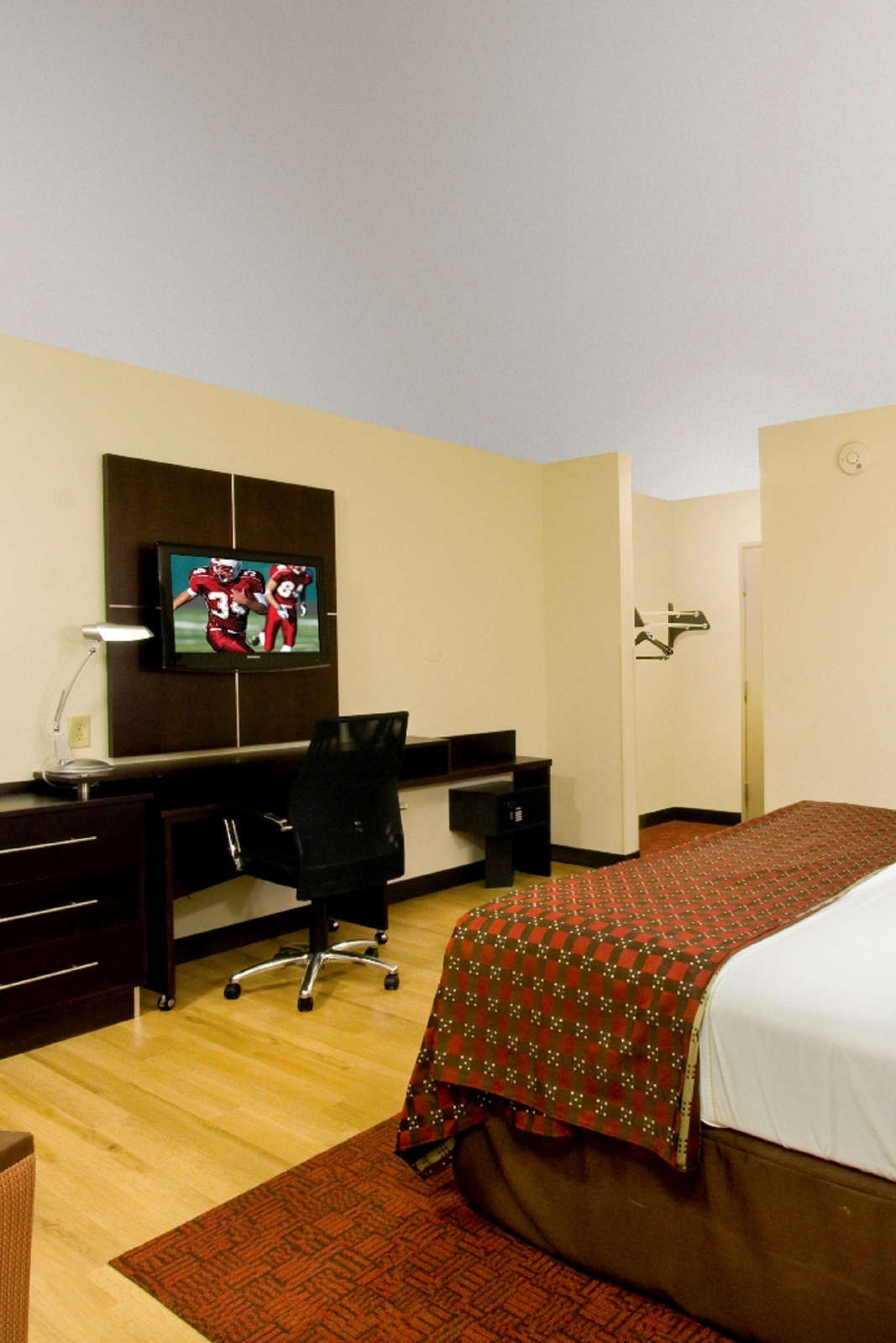 Hotel Red Roof PLUS+ Columbus Downtown-Convention Center photo 2