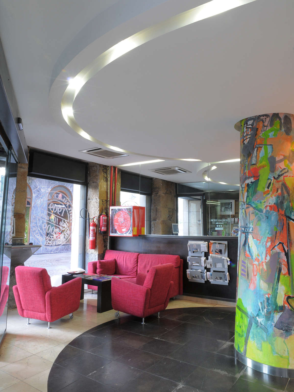 Hotel Petit Palace Arana photo 4