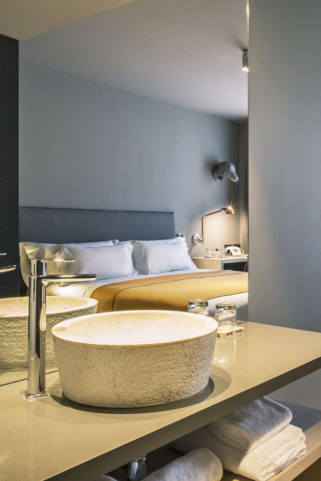 Hotel Yurbban Trafalgar photo 2