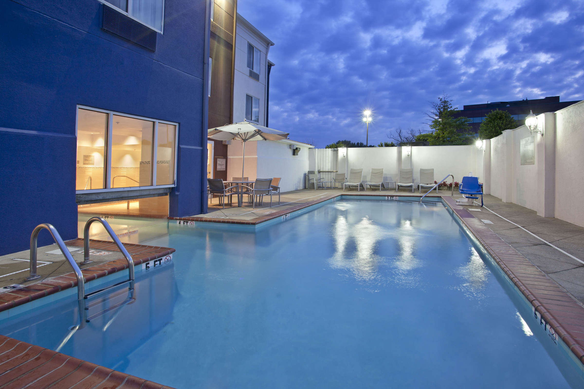 Hotel SpringHill Suites MetroCenter photo 2