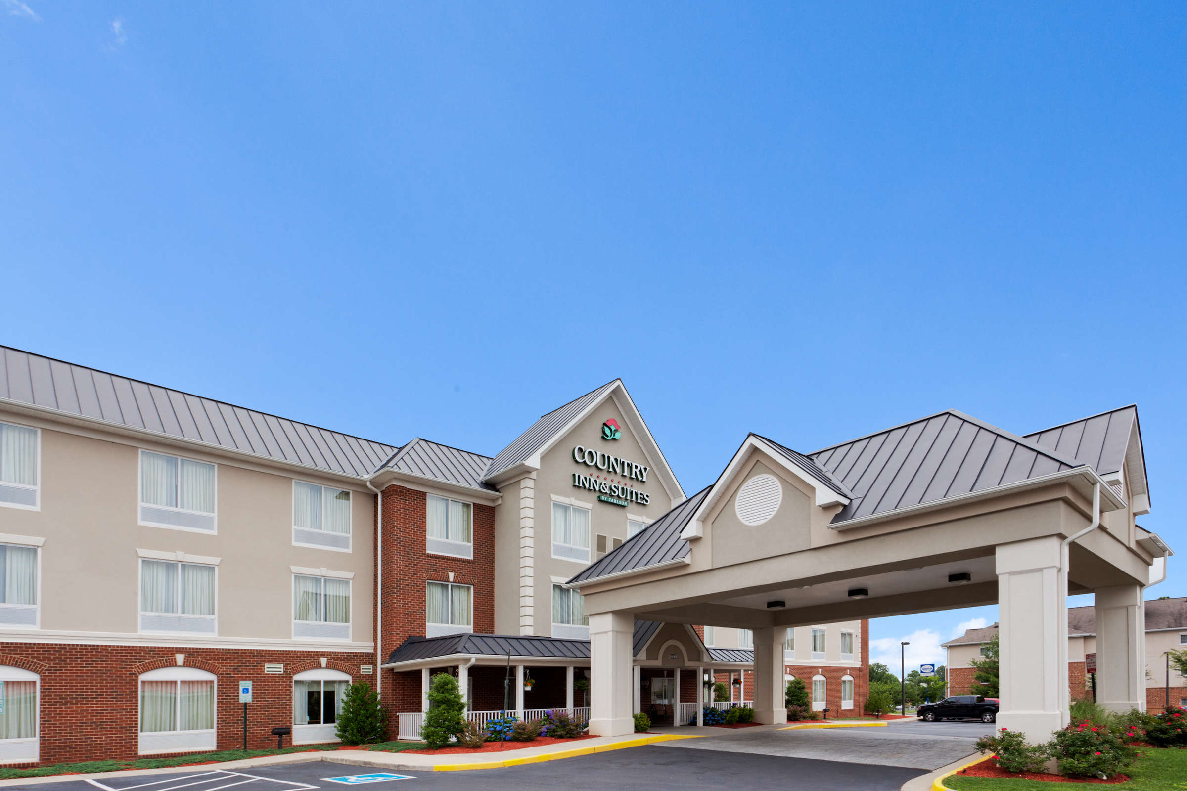 Country Inn & Suites West