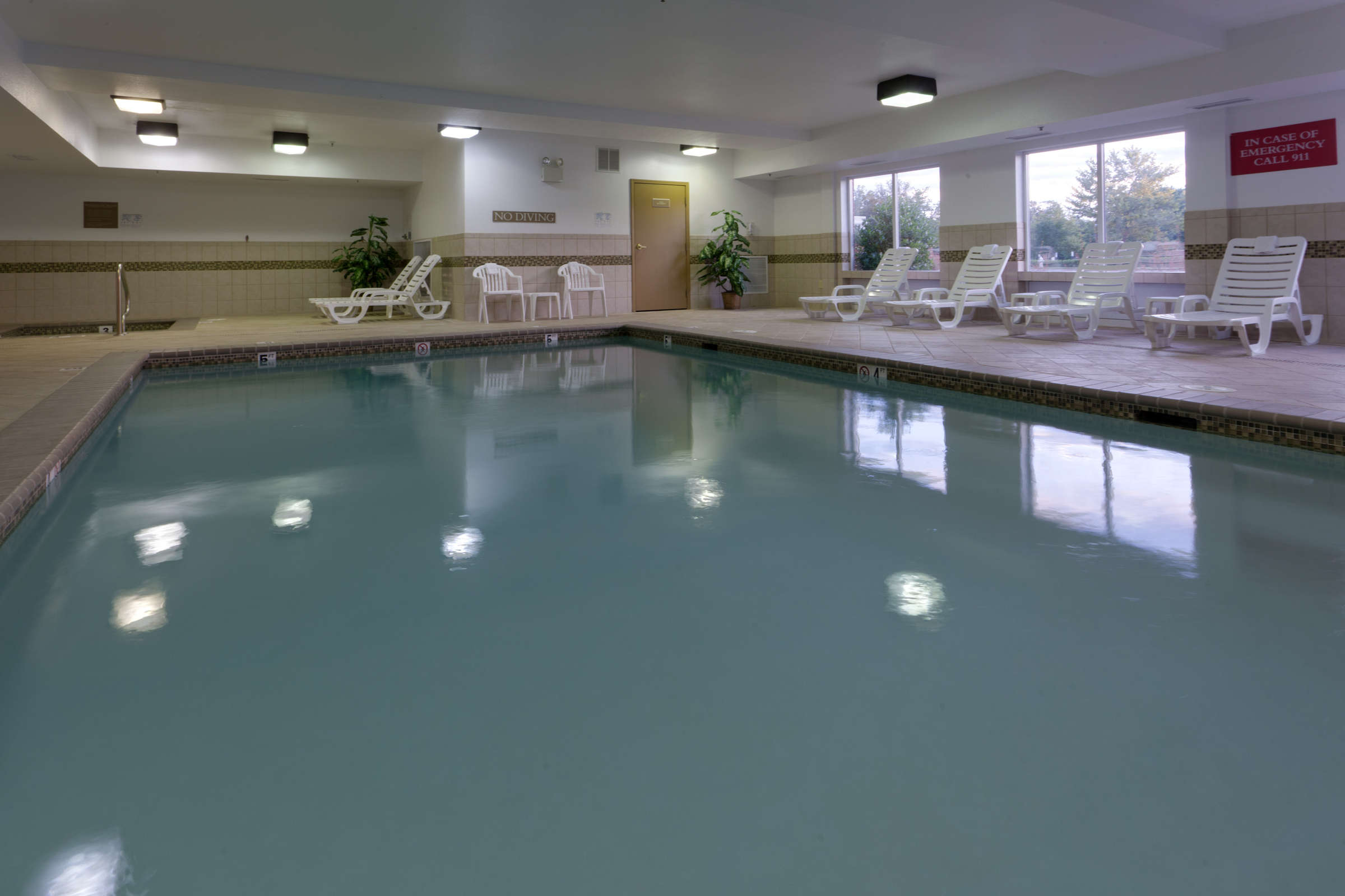 Hotel Country Inn & Suites West photo 1