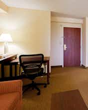 Hotel Hawthorn Suites by Wyndham Midwest City photo 4