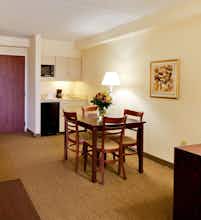 Hotel Hawthorn Suites by Wyndham Midwest City photo 5