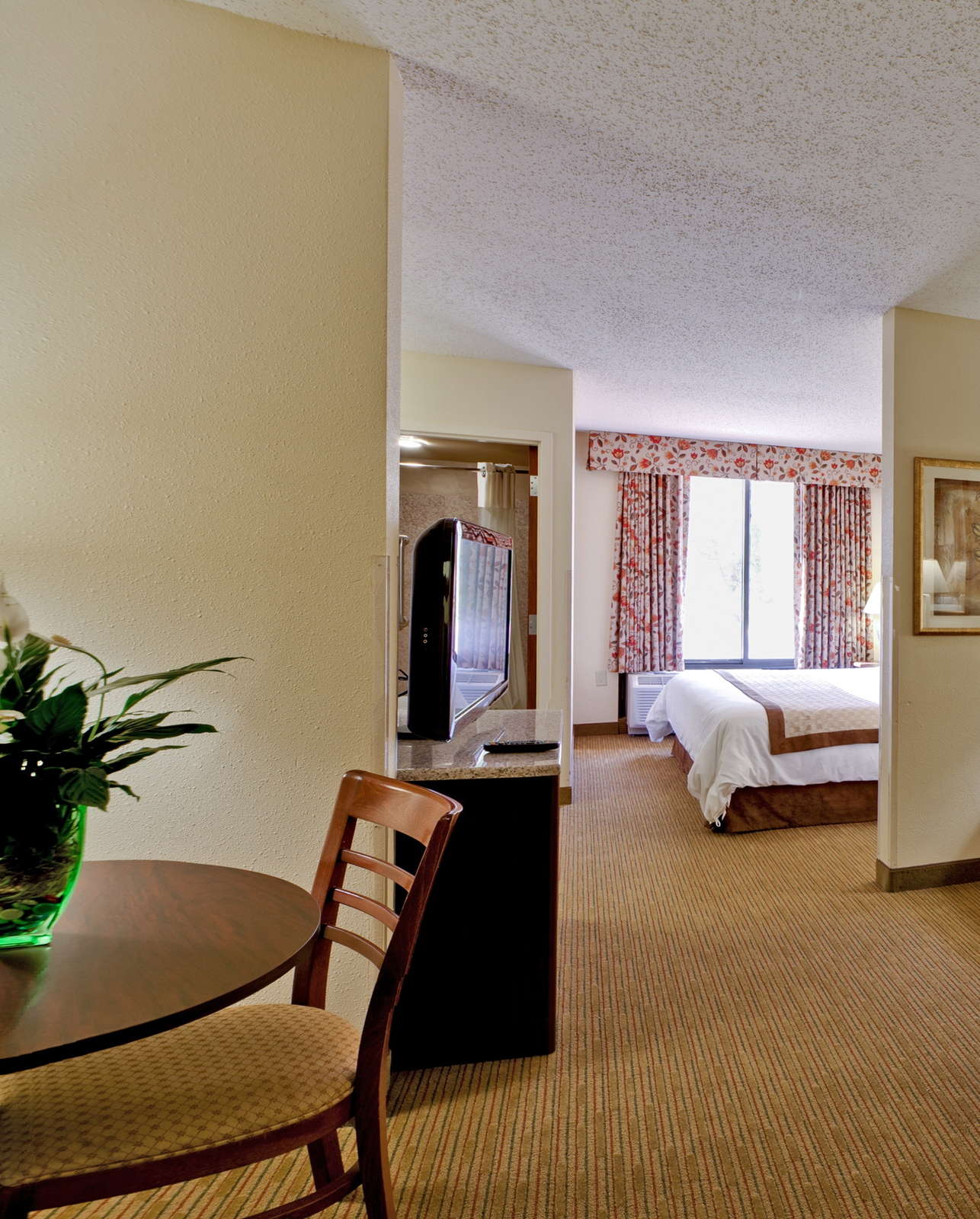 Hotel Hawthorn Suites by Wyndham Midwest City photo 2