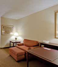 Hotel Hawthorn Suites by Wyndham Midwest City photo 3