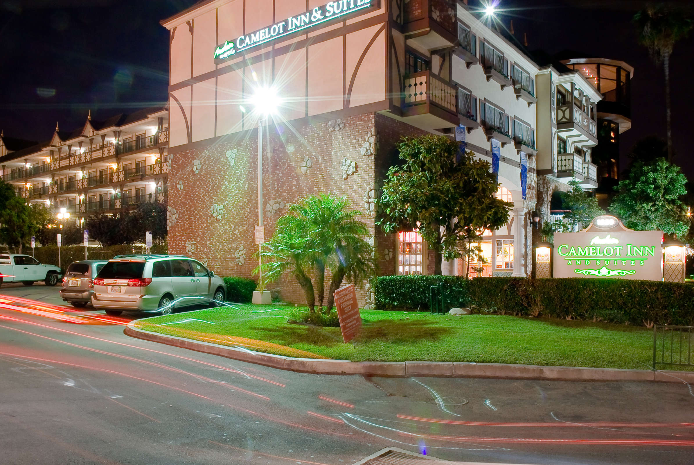 Anaheim Camelot Inn & Suites