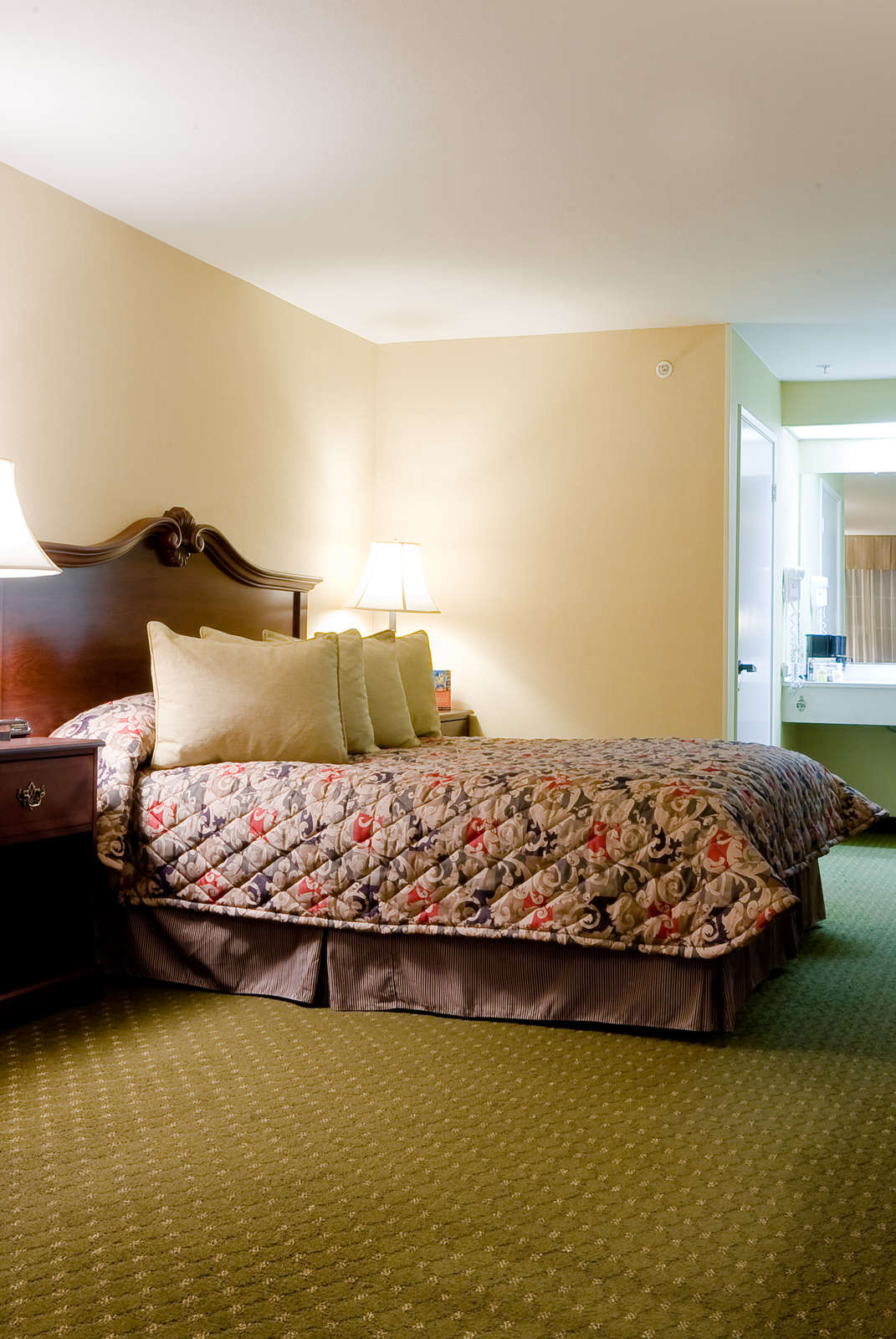 Hotel Anaheim Camelot Inn & Suites photo 5