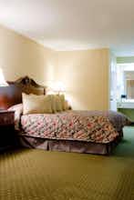 Hotel Anaheim Camelot Inn & Suites photo 5