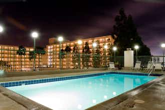 Hotel Anaheim Camelot Inn & Suites photo 1