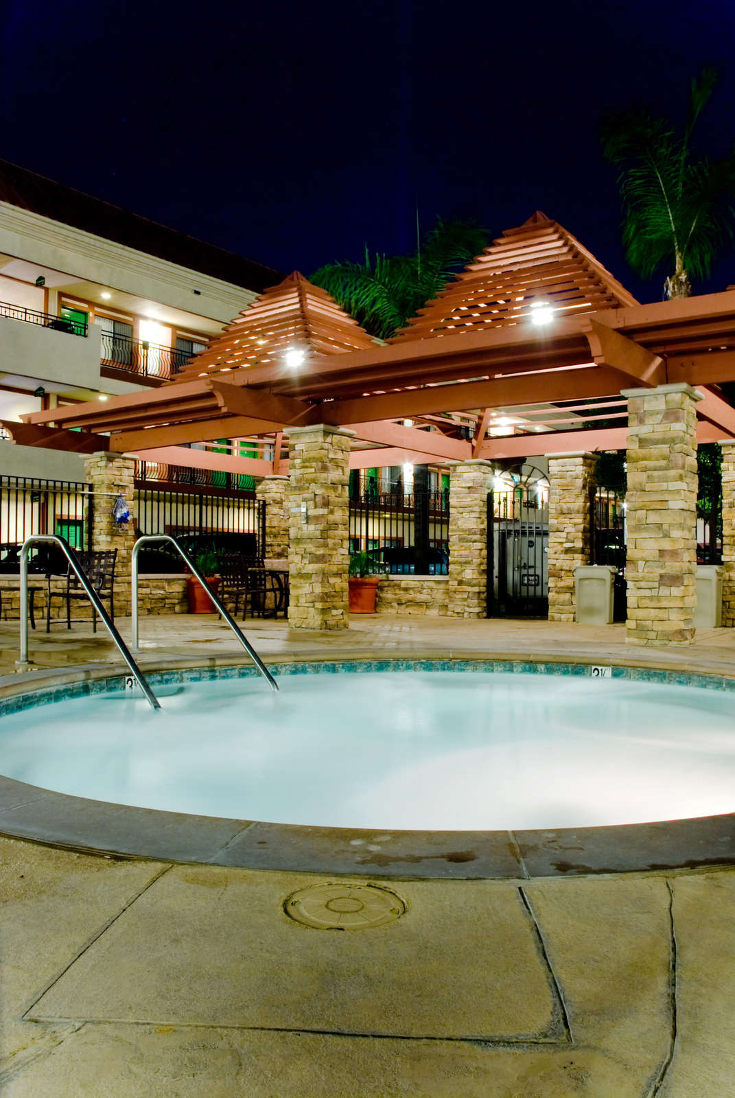 Hotel Tropicana Inn & Suites photo 2