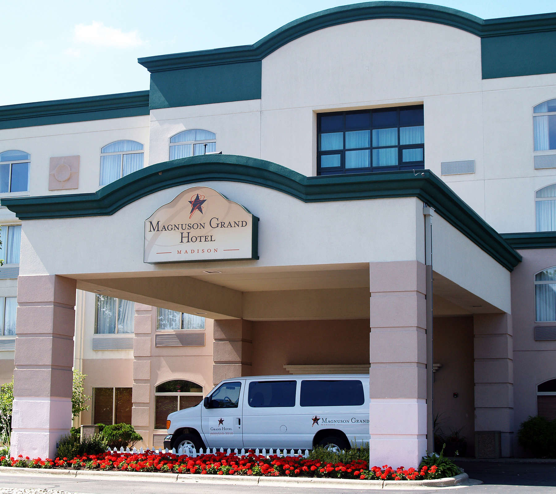 Magnuson Grand Hotel