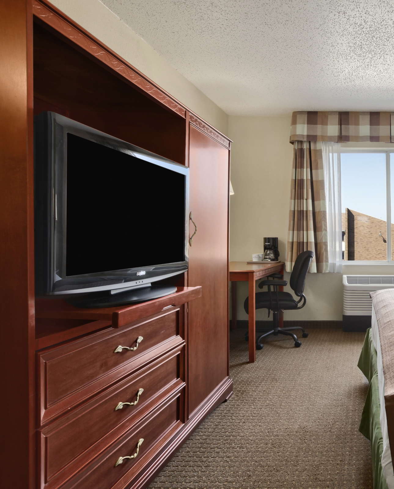 Hotel Baymont Inn & Suites Louisville East photo 3