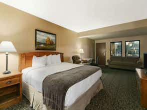 Hotel Ramada Plaza Omaha photo 3