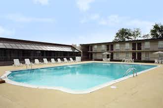 Hotel Ramada Louisville North photo 2
