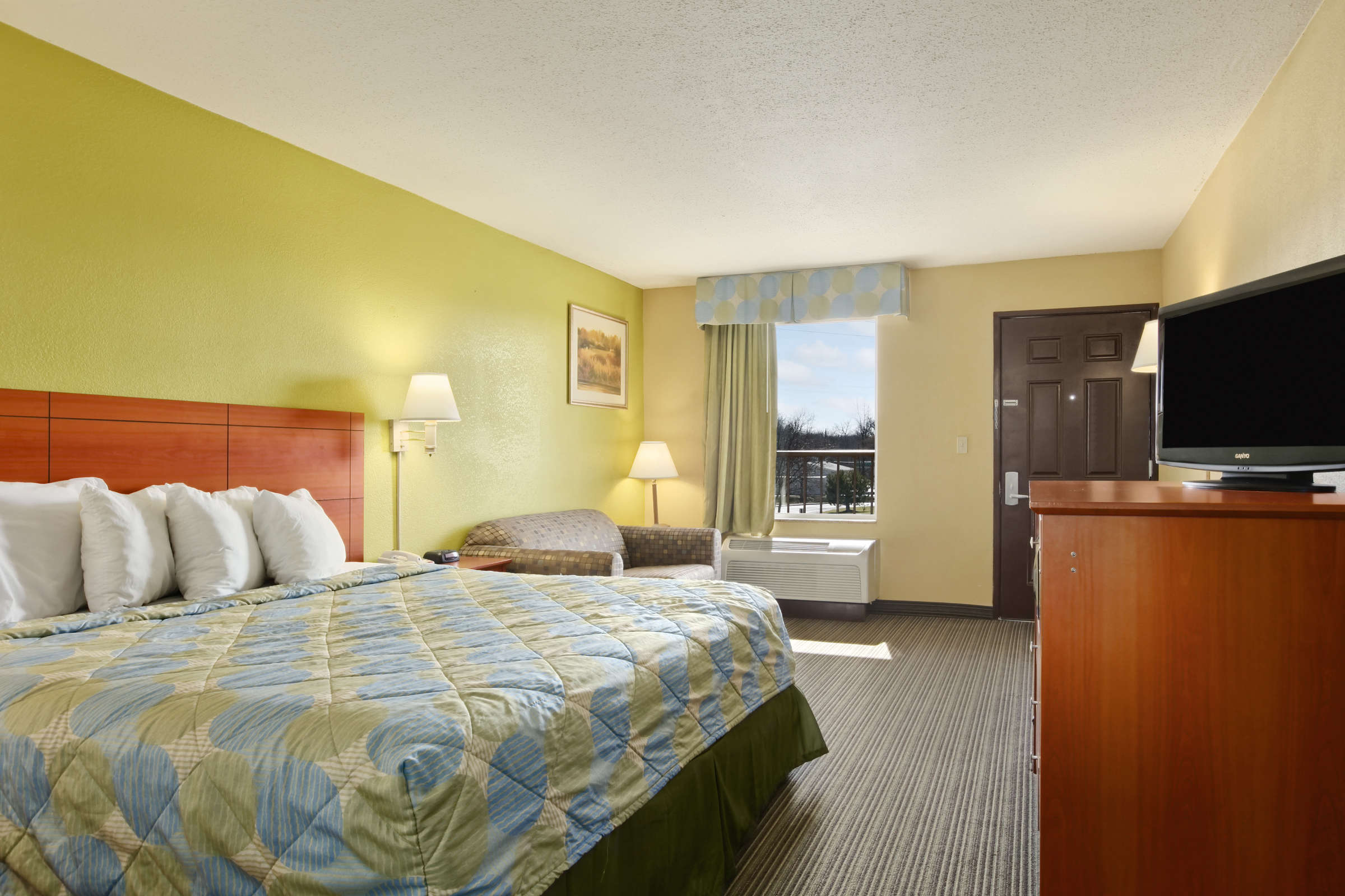 Hotel Ramada Louisville North photo 3