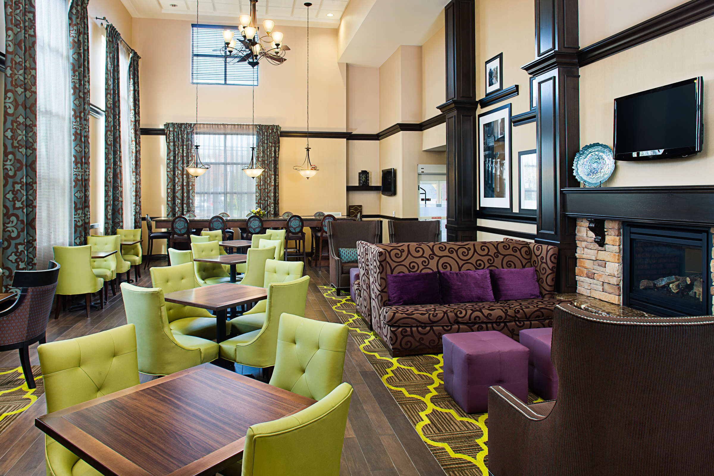 Hotel Hampton Inn & Suites Exeter photo 1