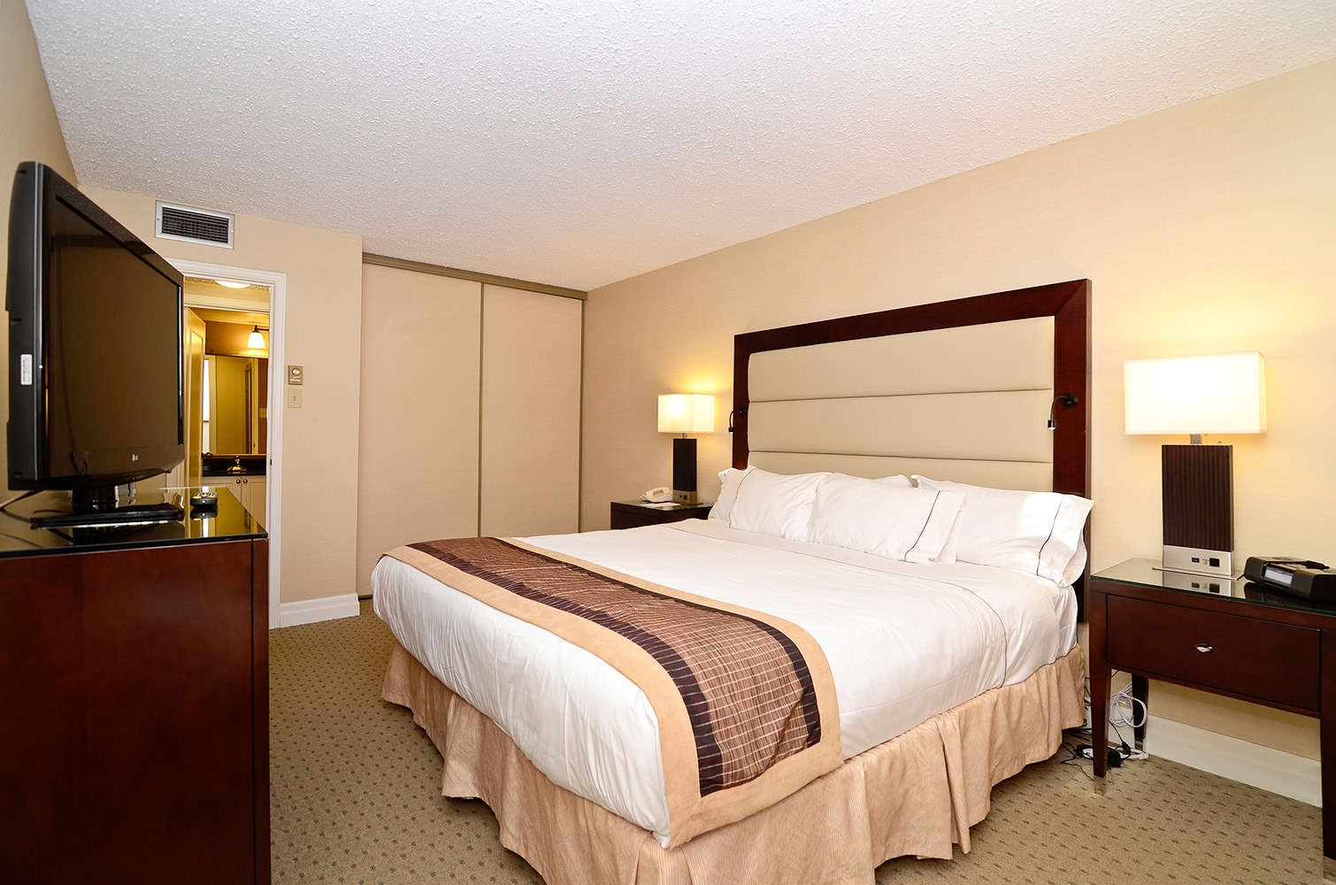 Albert at Bay Suite Hotel