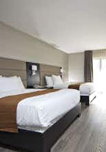 Hotel Ramada Ottawa on the Rideau photo 2