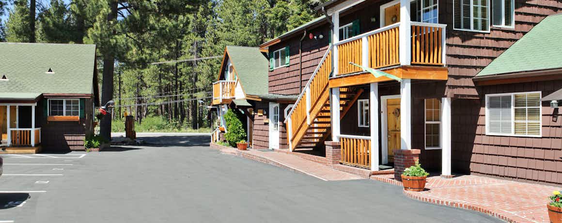 Red Wolf Lakeside Lodge